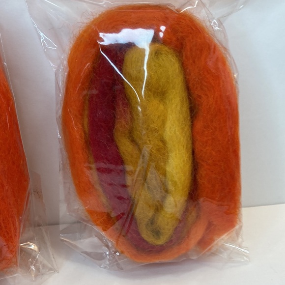 Dimensions FeltWorks Needle Felting Wool Roving Warm Orange Red Yellow 3 Packs - Picture 4 of 13